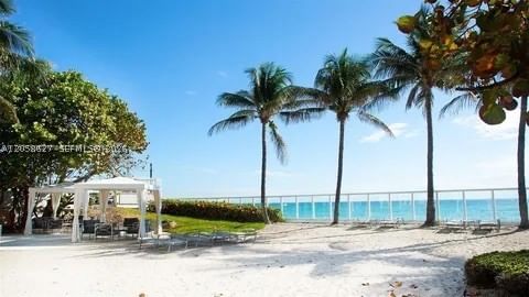 Real estate property located at 3000 Ocean Dr #518, Broward, Residences On Hollywood B, Hollywood, FL