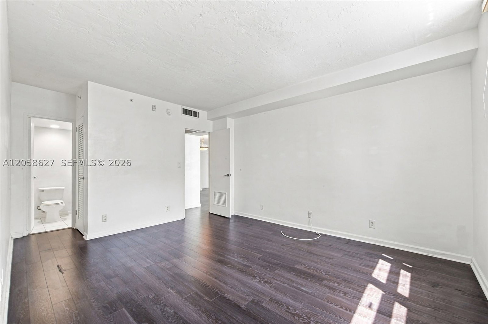 Real estate property located at 3000 Ocean Dr #518, Broward, Residences On Hollywood B, Hollywood, FL