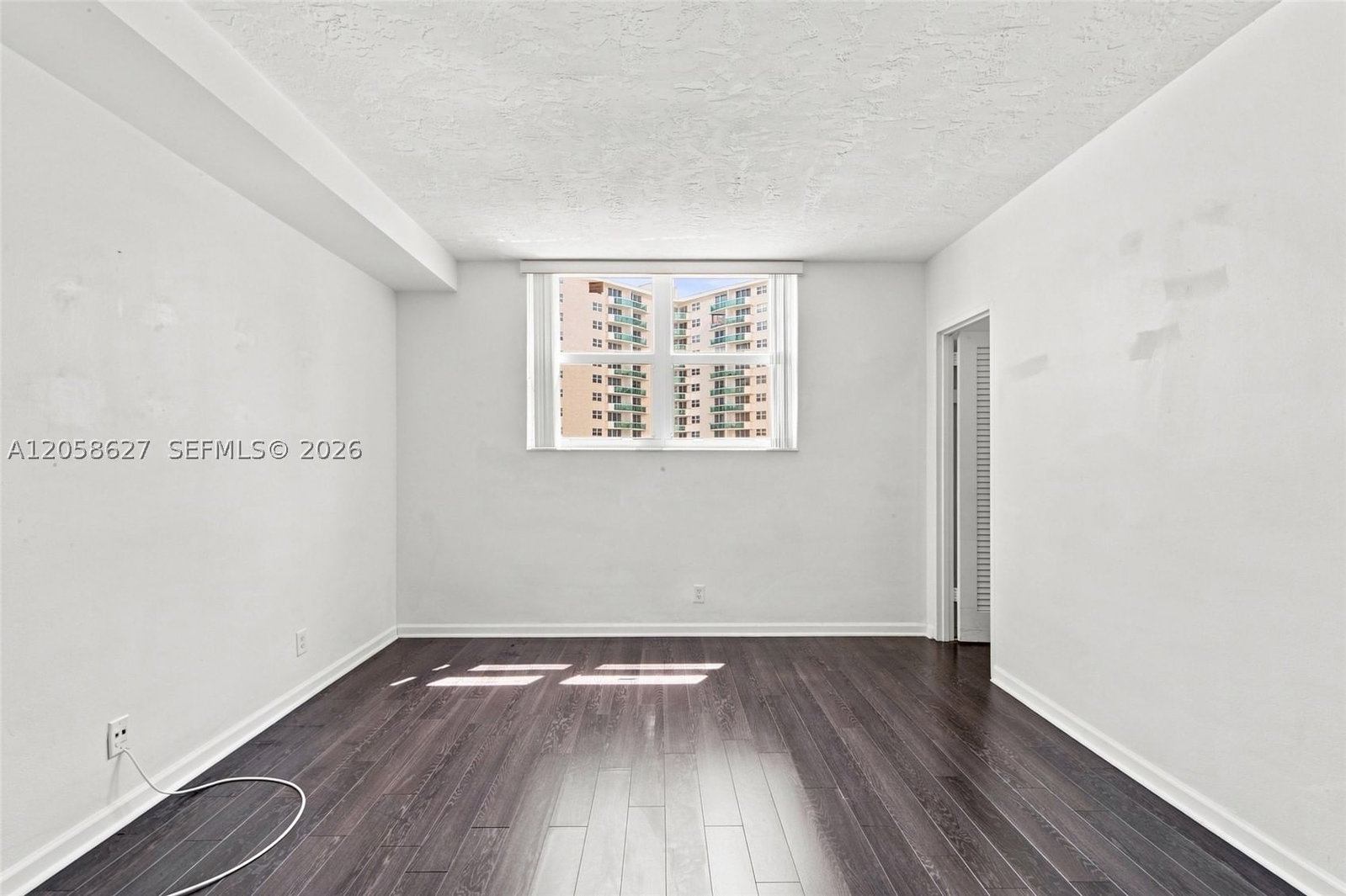 Real estate property located at 3000 Ocean Dr #518, Broward, Residences On Hollywood B, Hollywood, FL