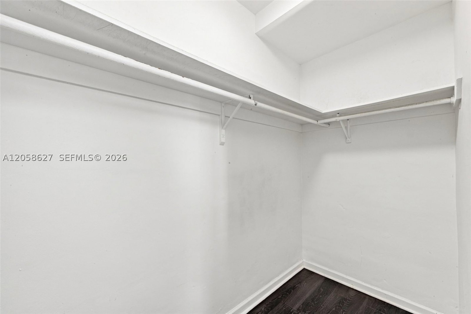Real estate property located at 3000 Ocean Dr #518, Broward, Residences On Hollywood B, Hollywood, FL
