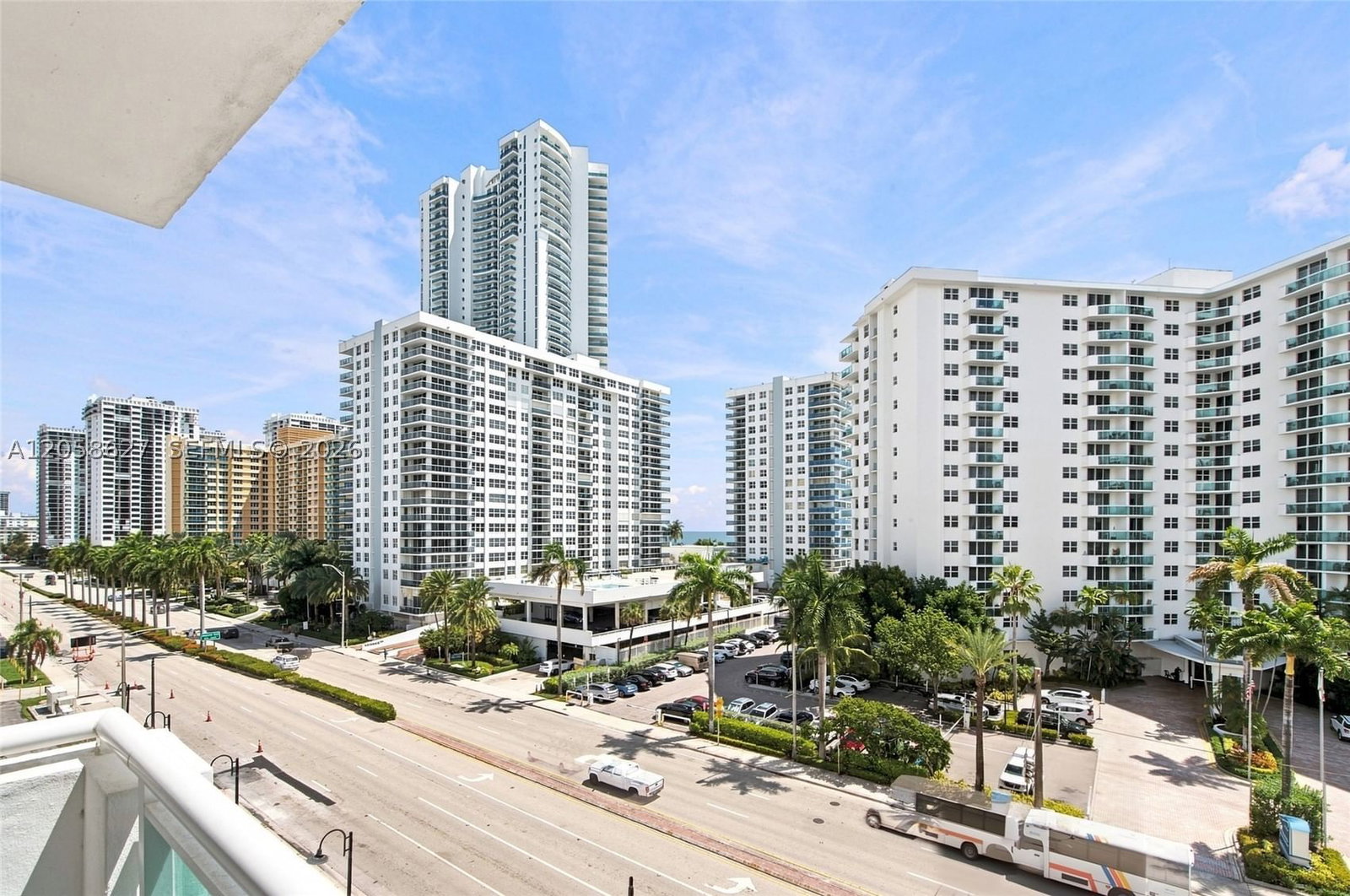 Real estate property located at 3000 Ocean Dr #518, Broward, Residences On Hollywood B, Hollywood, FL
