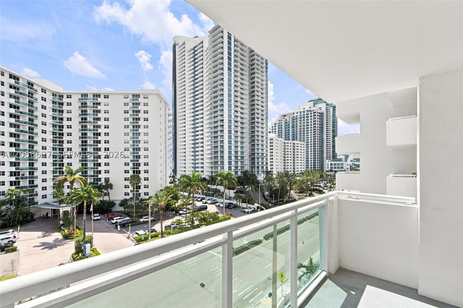 Real estate property located at 3000 Ocean Dr #518, Broward, Residences On Hollywood B, Hollywood, FL