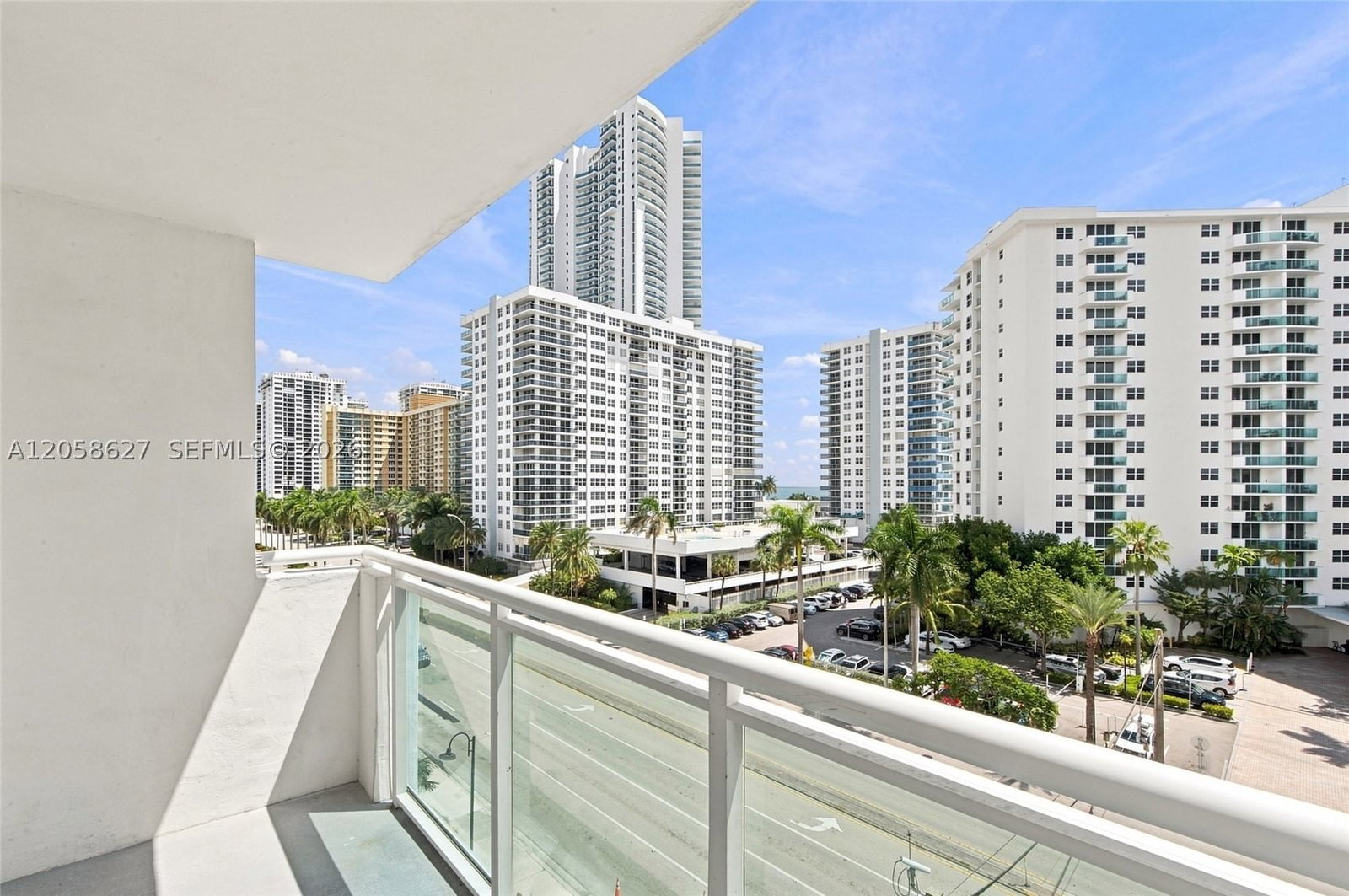 Real estate property located at 3000 Ocean Dr #518, Broward, Residences On Hollywood B, Hollywood, FL
