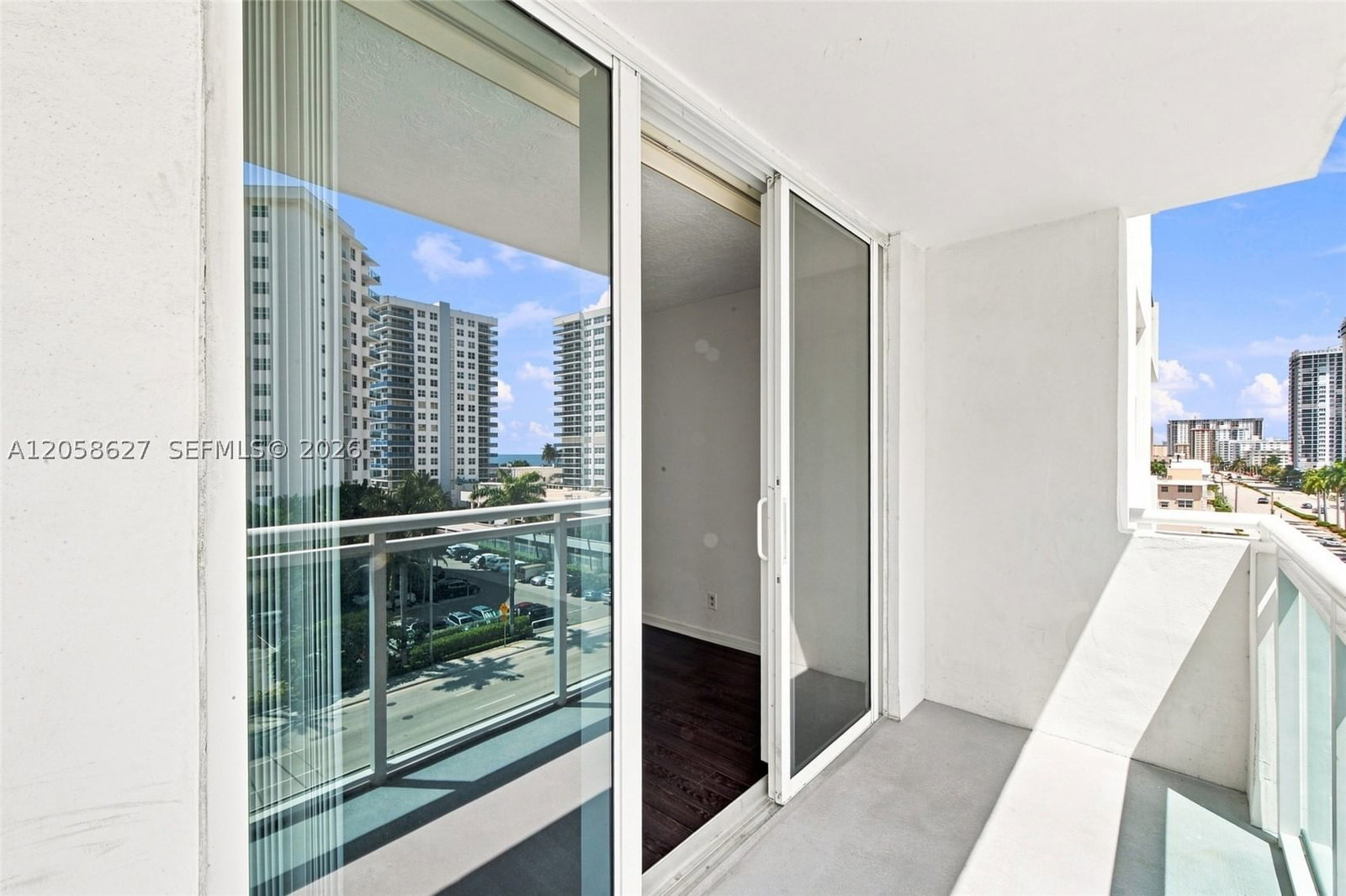 Real estate property located at 3000 Ocean Dr #518, Broward, Residences On Hollywood B, Hollywood, FL