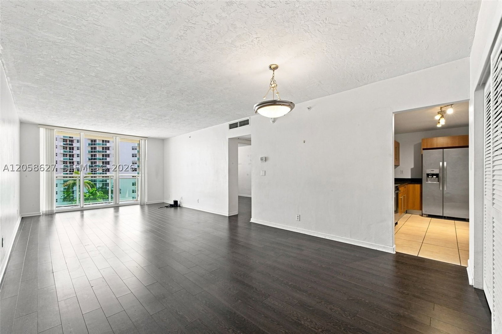 Real estate property located at 3000 Ocean Dr #518, Broward, Residences On Hollywood B, Hollywood, FL
