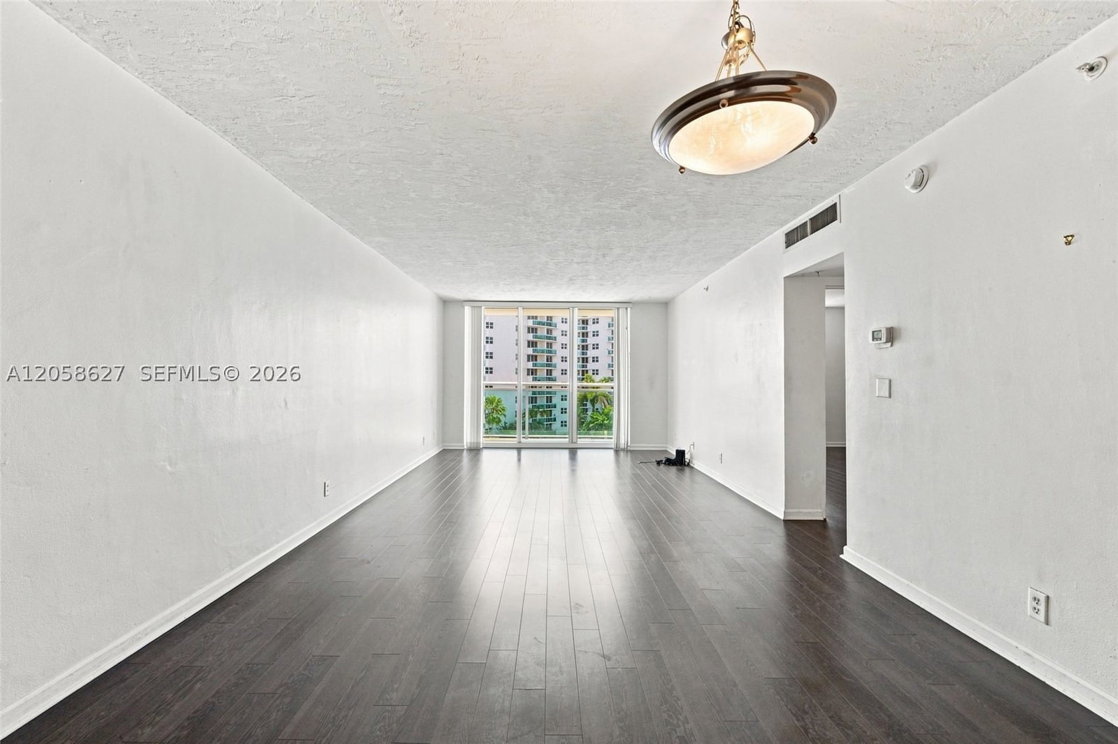 Real estate property located at 3000 Ocean Dr #518, Broward, Residences On Hollywood B, Hollywood, FL