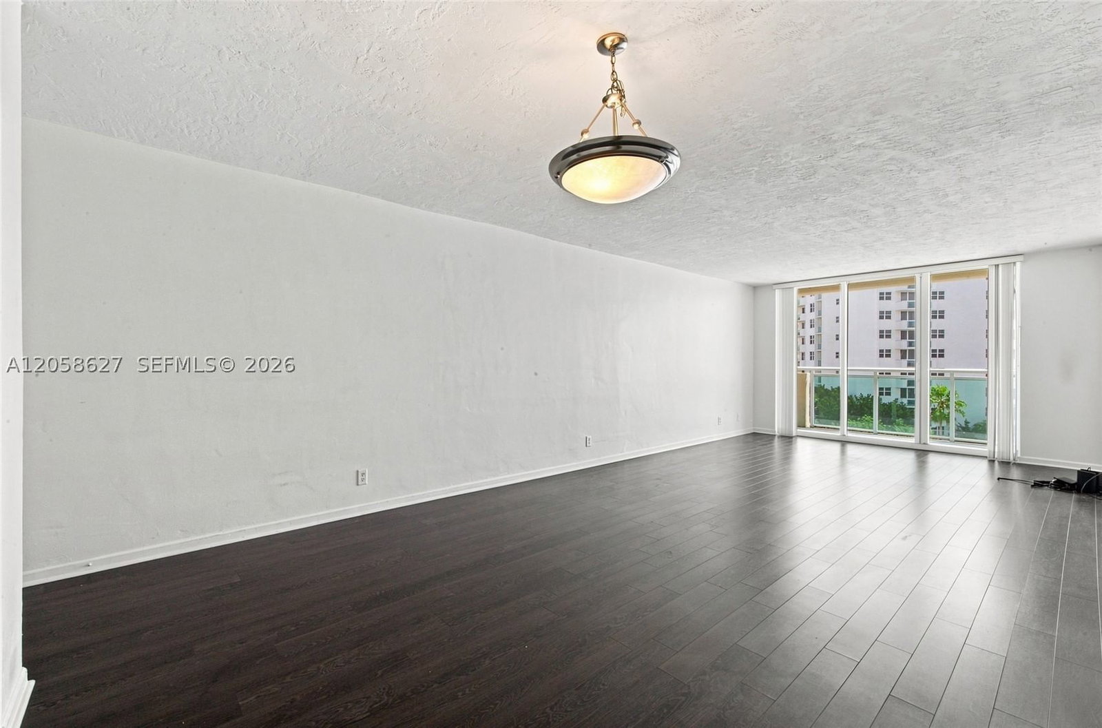 Real estate property located at 3000 Ocean Dr #518, Broward, Residences On Hollywood B, Hollywood, FL