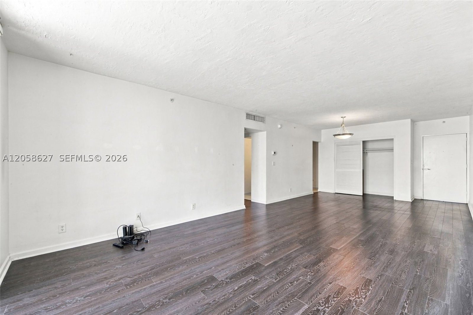 Real estate property located at 3000 Ocean Dr #518, Broward, Residences On Hollywood B, Hollywood, FL