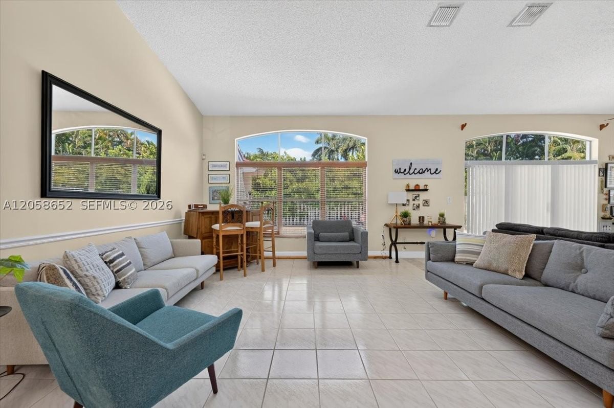 Real estate property located at 4025 152nd Ave, Broward, Replat Of Country Lakes, Miramar, FL