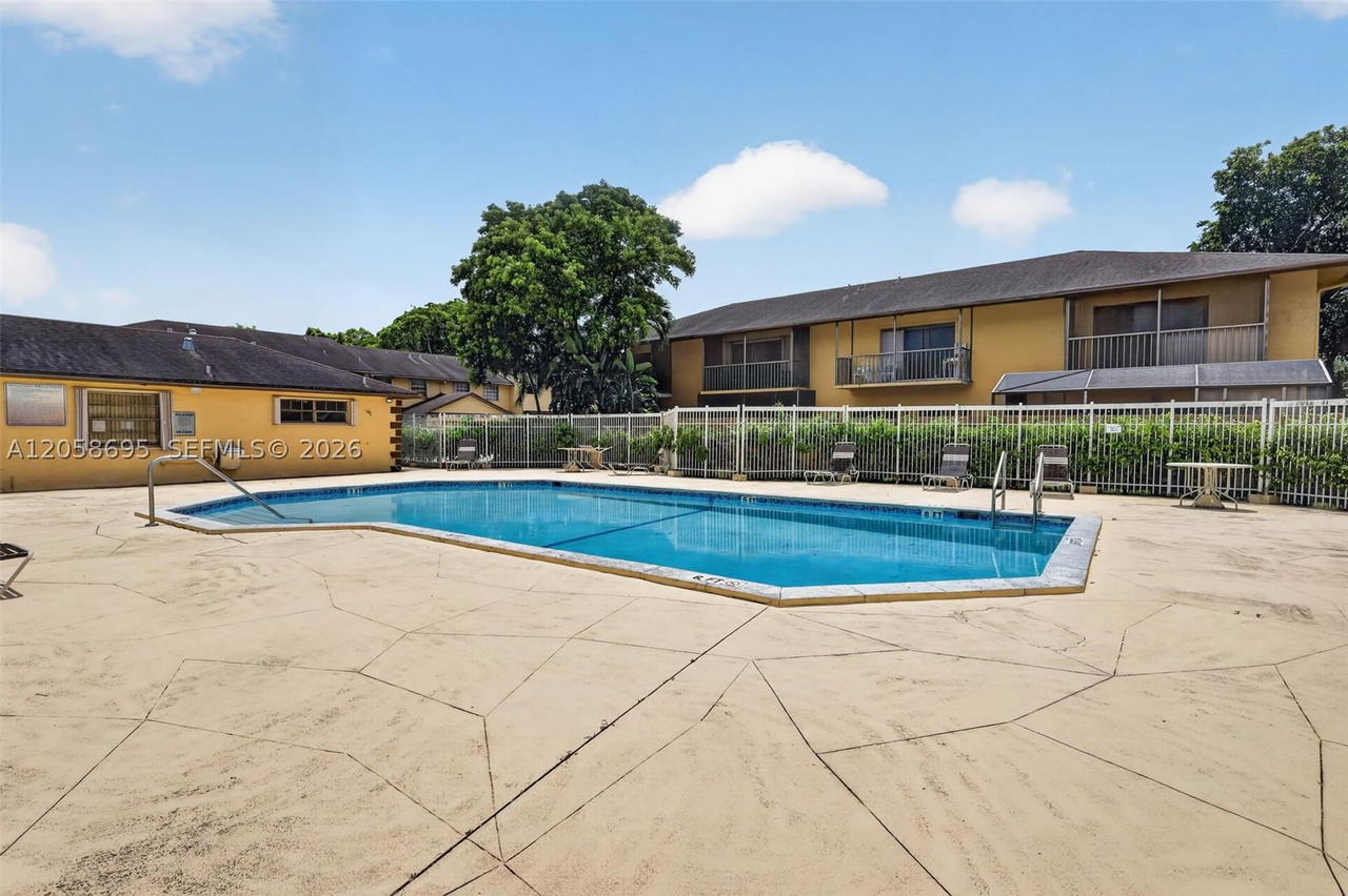 Real estate property located at 1130 210th Ter, Miami-dade, Townhomes Of Monterey, Miami, FL