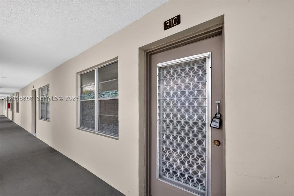 Real estate property located at 2900 48th Ter #310, Broward, Cypress Chase Condo No 1, Lauderdale Lakes, FL