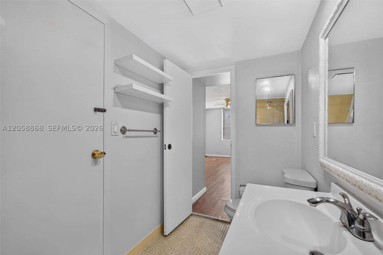 Real estate property located at 2900 48th Ter #310, Broward, Cypress Chase Condo No 1, Lauderdale Lakes, FL