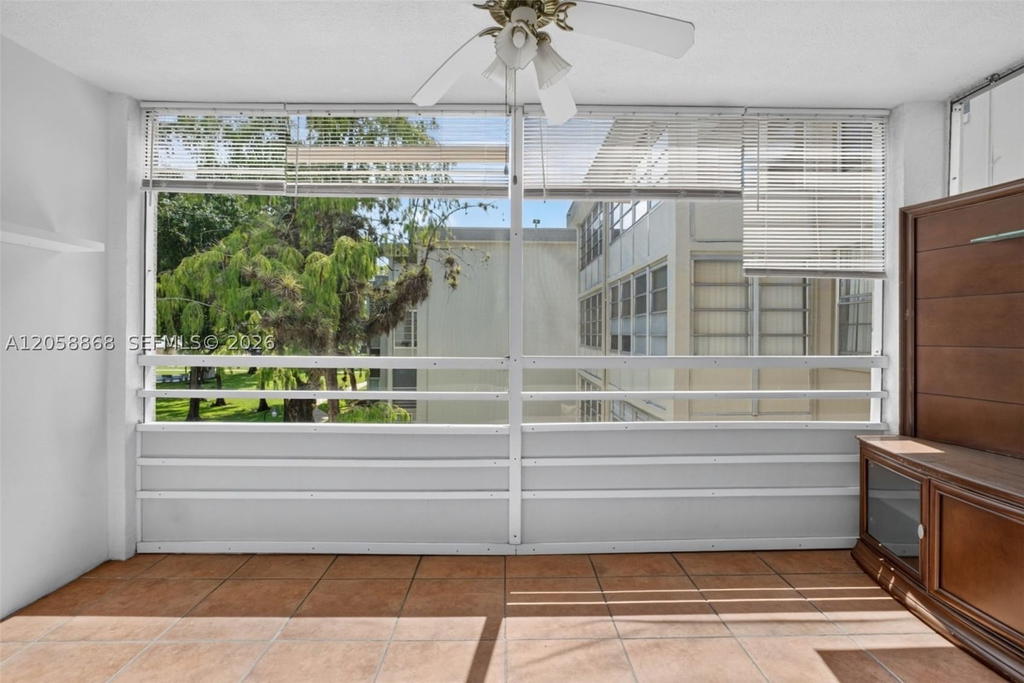 Real estate property located at 2900 48th Ter #310, Broward, Cypress Chase Condo No 1, Lauderdale Lakes, FL