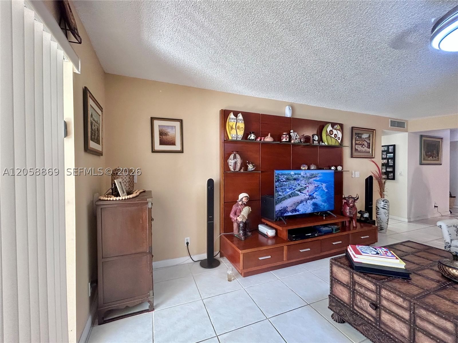 Real estate property located at 190 5th Ave #104, Broward, Meadowbrook Lakes View Co, Dania Beach, FL