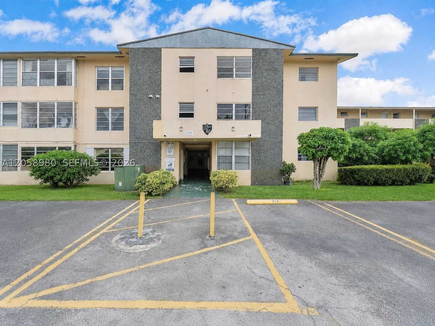Real estate property located at 110 Royal Palm Rd #208, Miami-dade, Palm Springs Gardens Bldg, Hialeah Gardens, FL