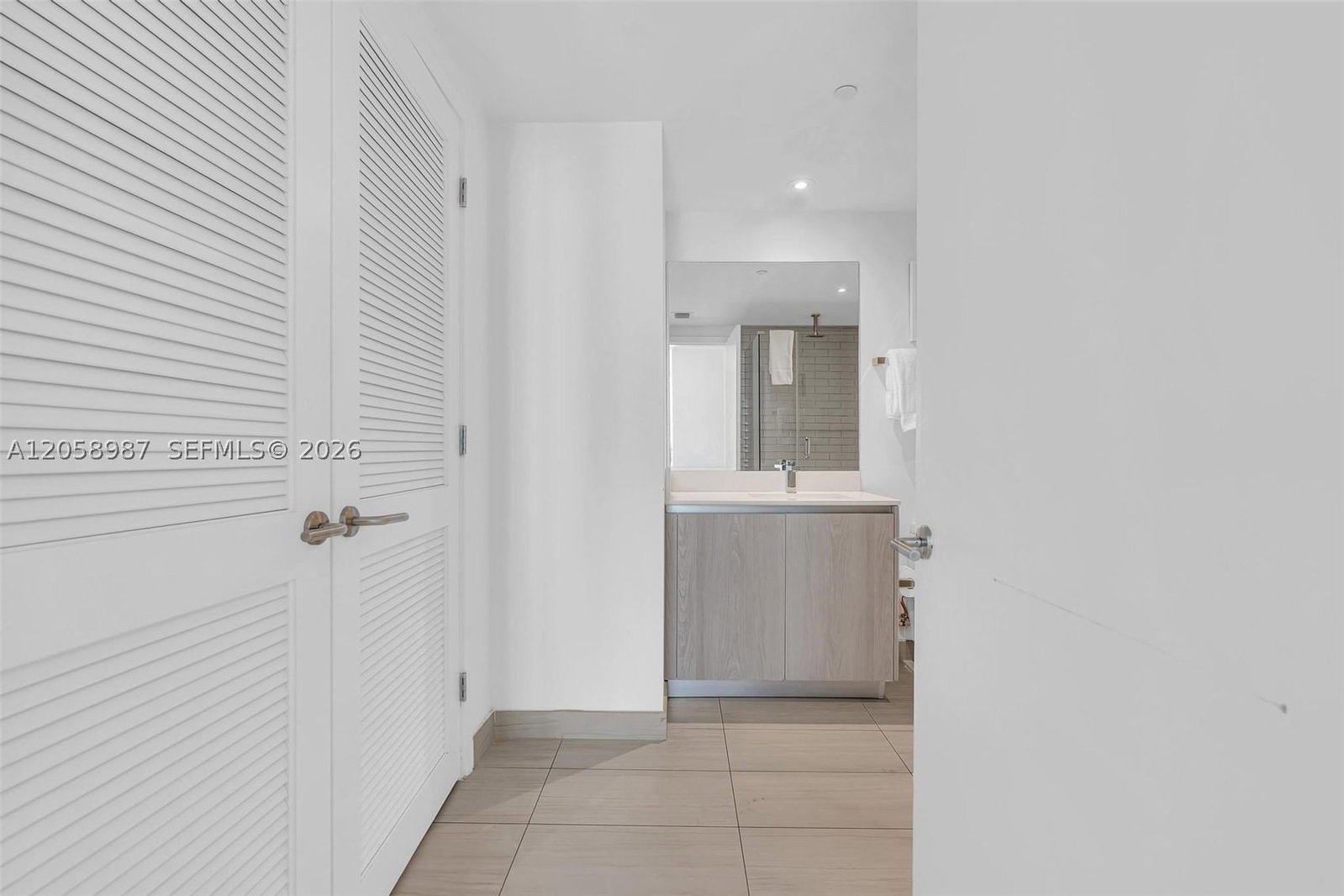 Real estate property located at 4010 Ocean Dr R3305, Broward, 4010 South Ocean Condo, Hollywood, FL
