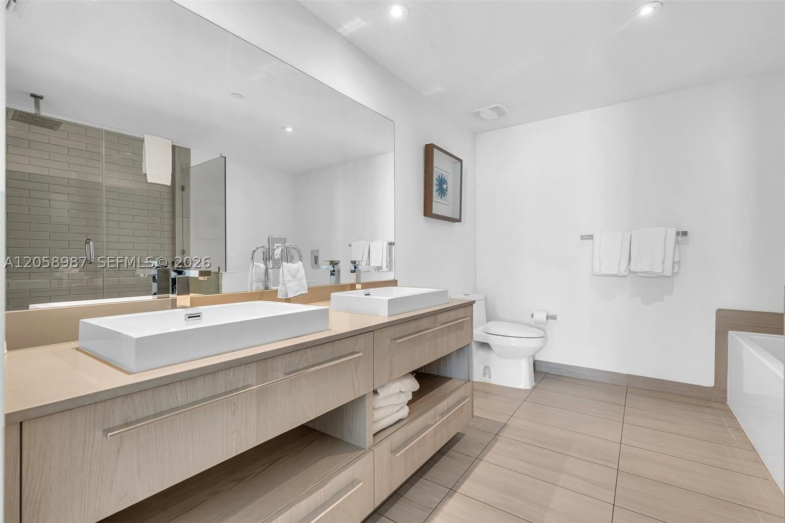 Real estate property located at 4010 Ocean Dr R3305, Broward, 4010 South Ocean Condo, Hollywood, FL