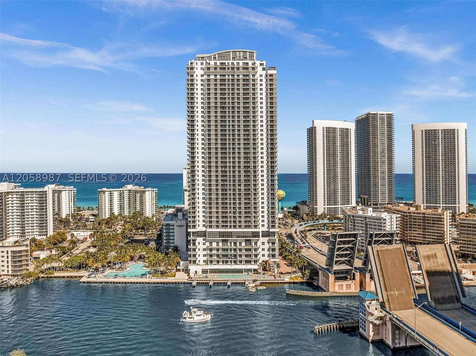 Real estate property located at 4010 Ocean Dr R3305, Broward, 4010 South Ocean Condo, Hollywood, FL