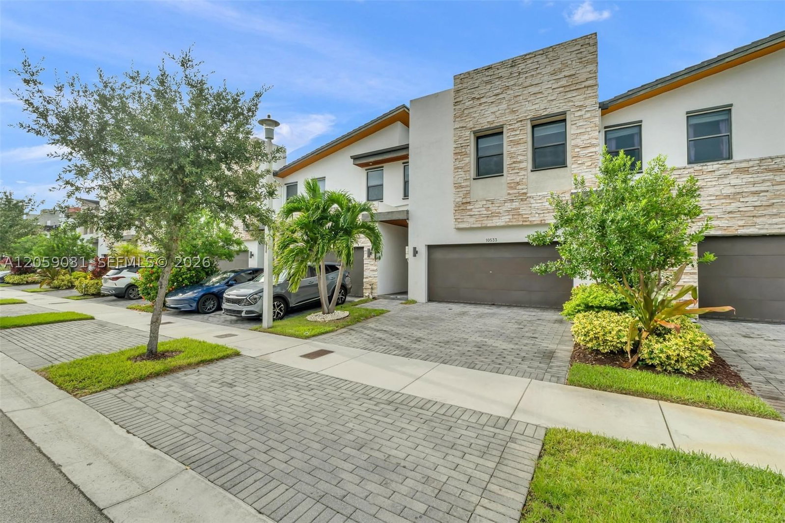 Real estate property located at 10533 78th Ter, Miami-dade, Grand Bay South Townhomes, Doral, FL