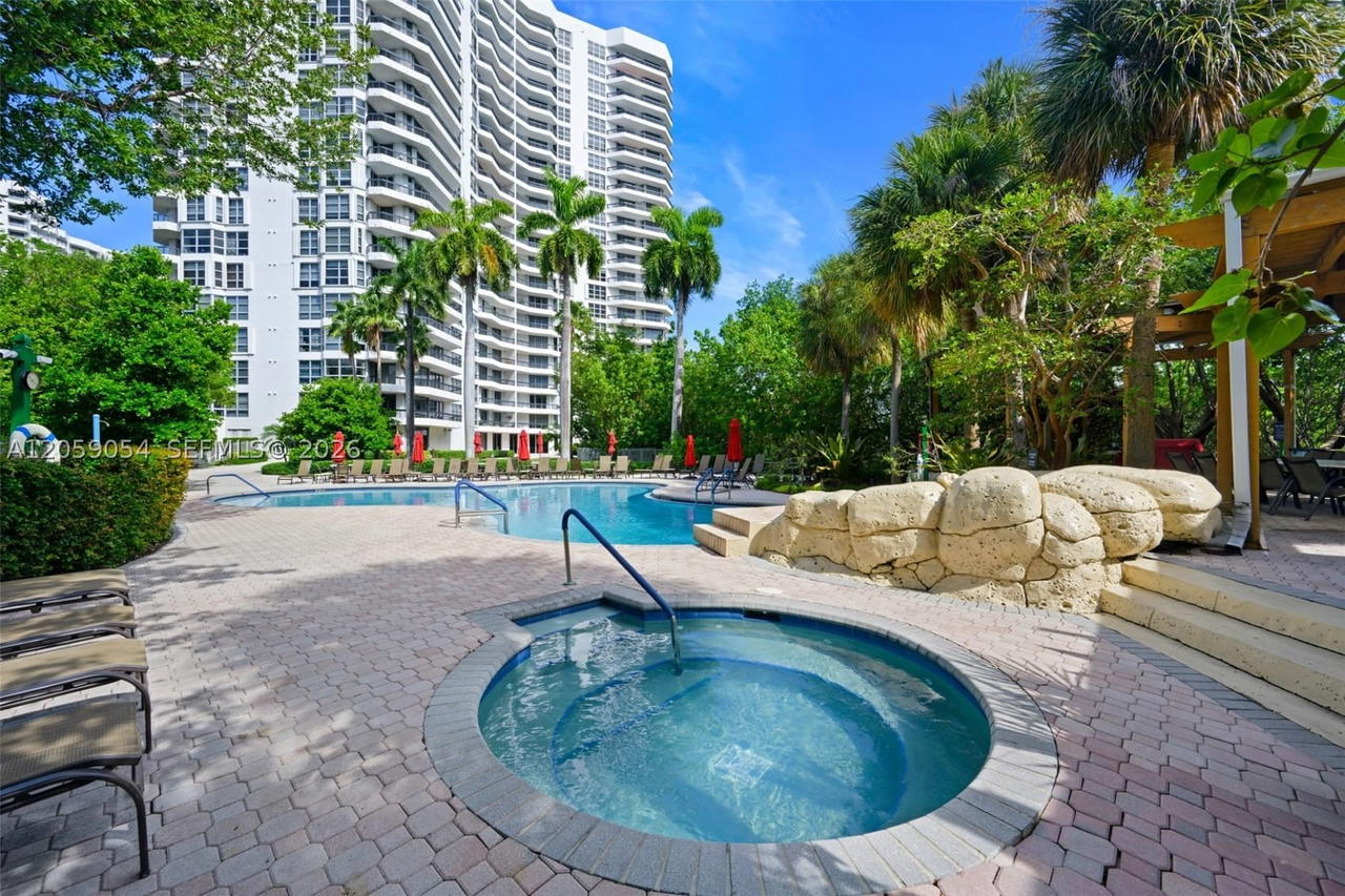Real estate property located at 3400 192nd St #1910, Miami-dade, Mystic Pointe Tower 600 C, Aventura, FL
