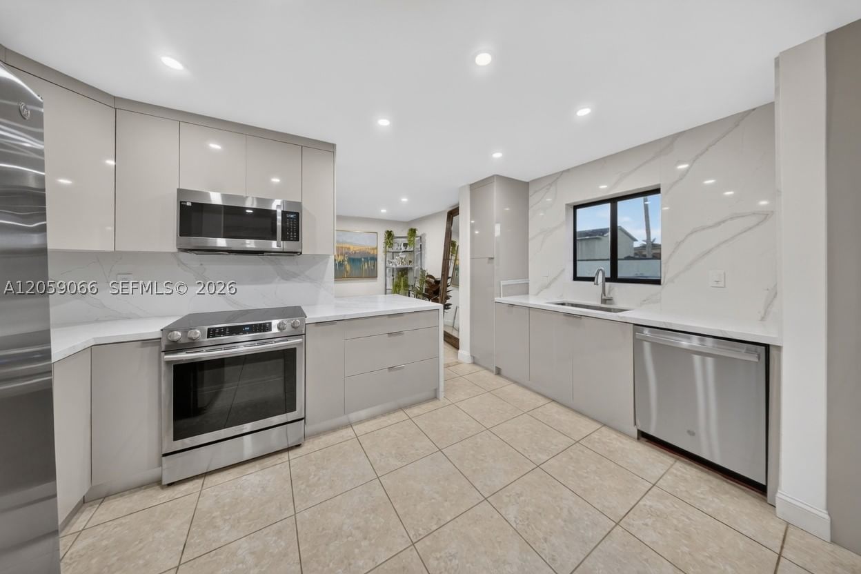 Real estate property located at 12510 95th Ter, Miami-dade, Kenland Homes, Miami, FL