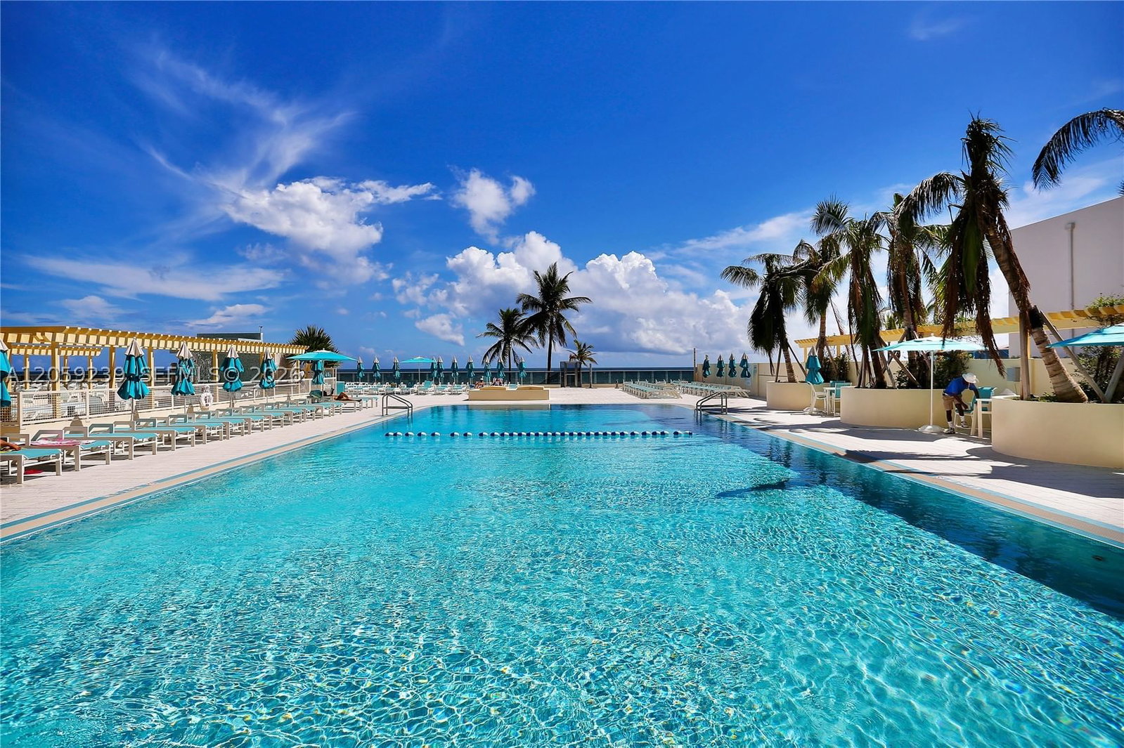 Real estate property located at 2501 Ocean Dr #1527, Broward, Wave Condo, Hollywood, FL