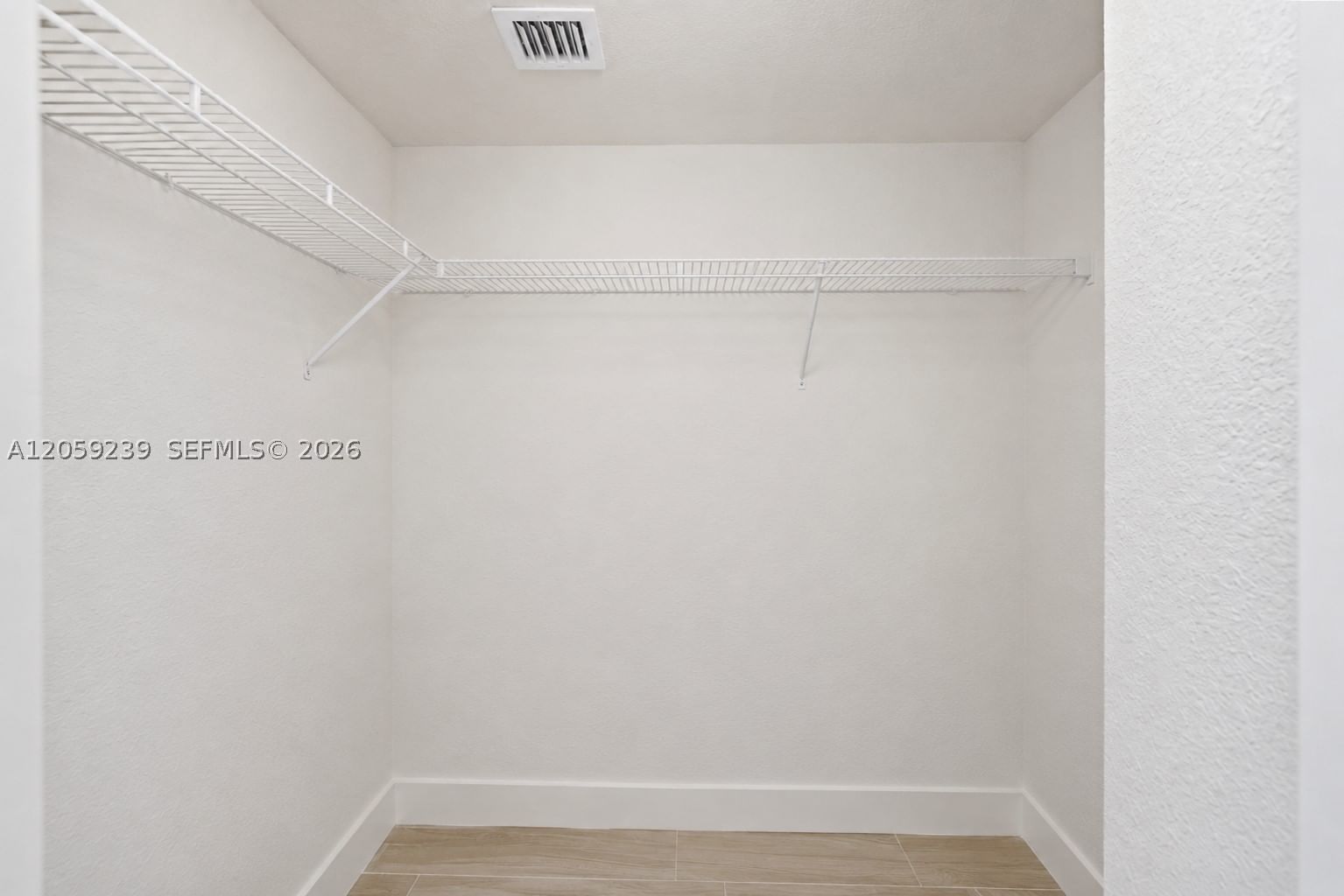 Real estate property located at 2501 Ocean Dr #1527, Broward, Wave Condo, Hollywood, FL