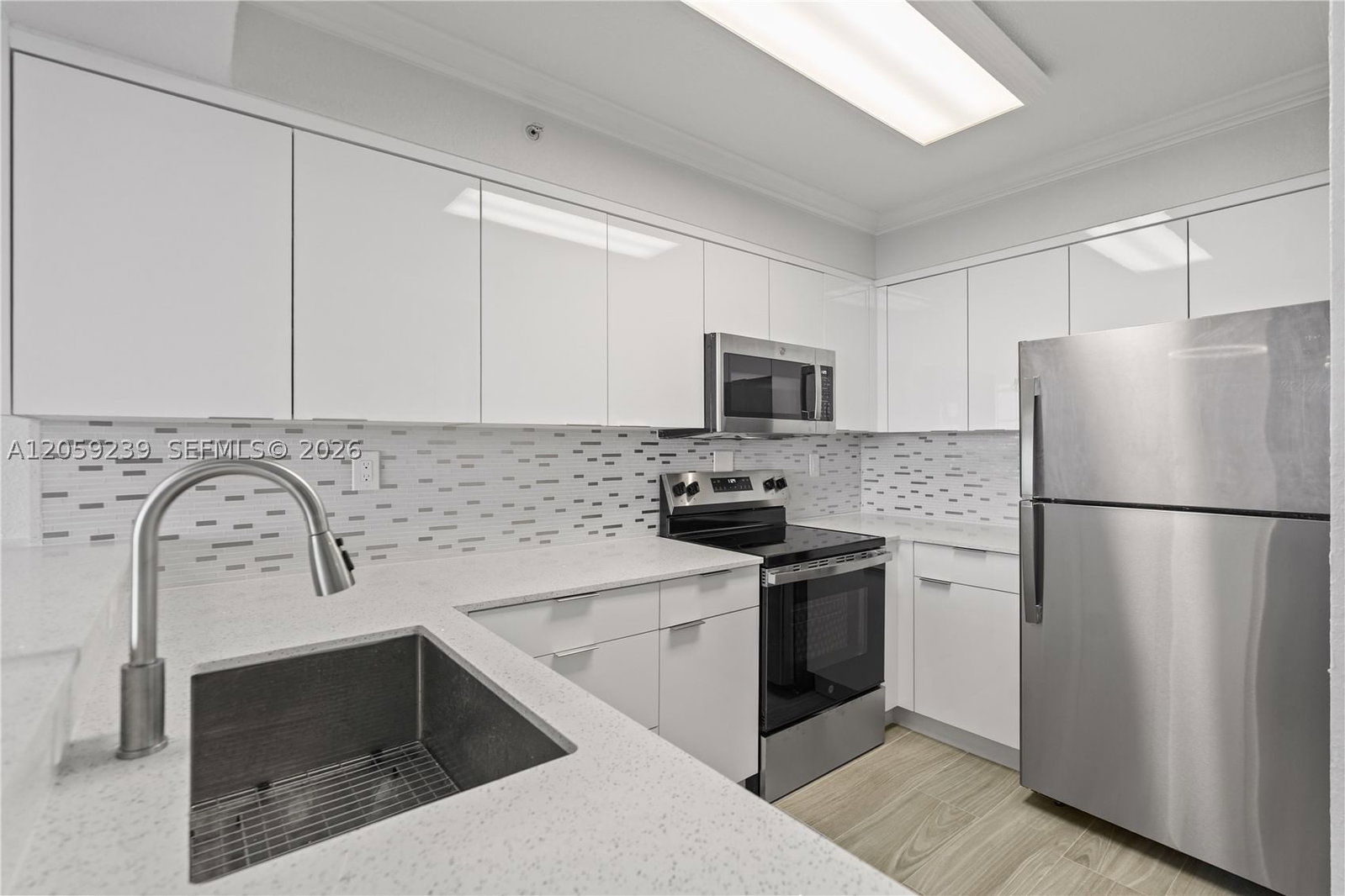 Real estate property located at 2501 Ocean Dr #1527, Broward, Wave Condo, Hollywood, FL