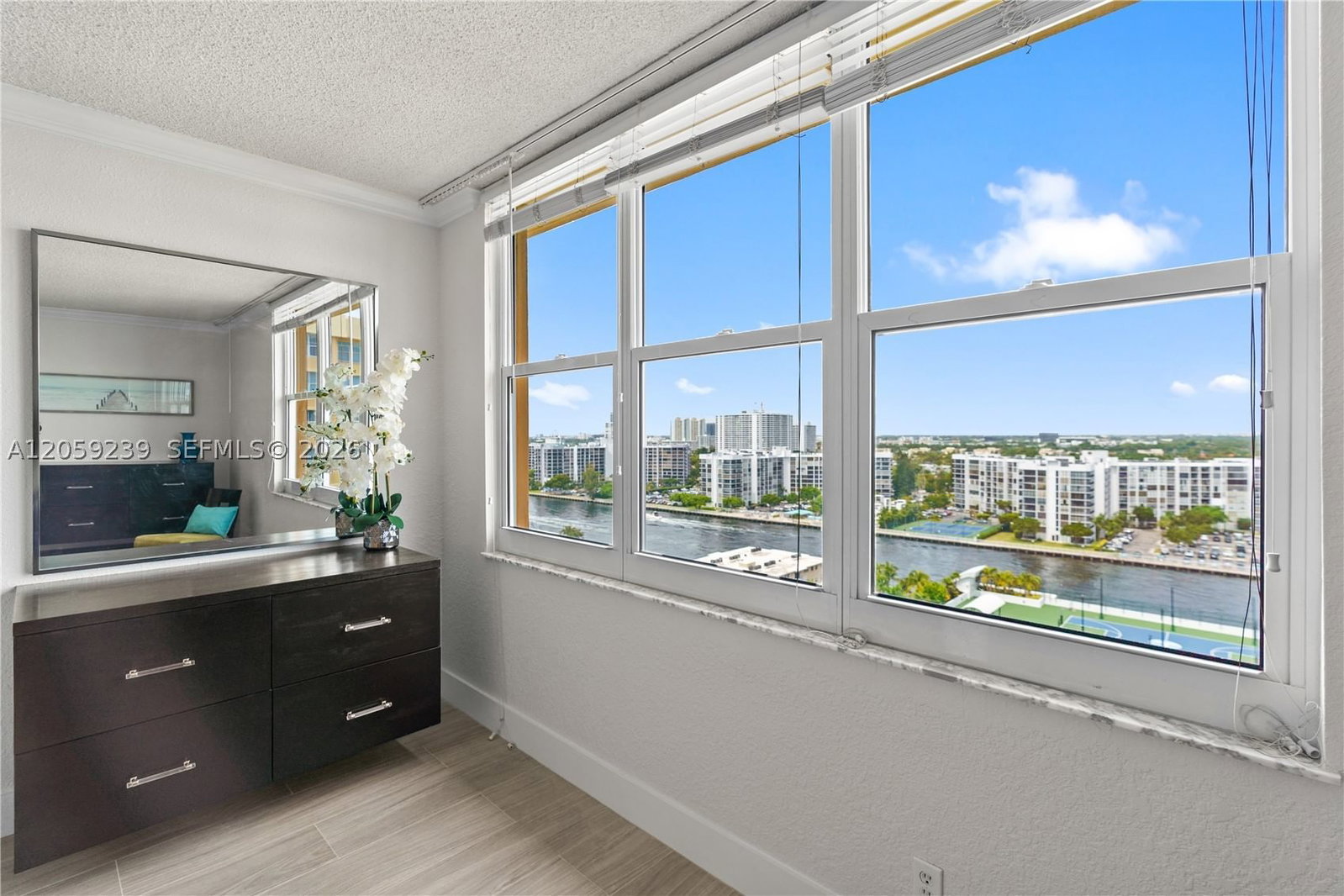 Real estate property located at 2501 Ocean Dr #1527, Broward, Wave Condo, Hollywood, FL