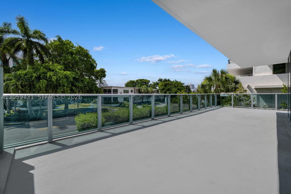 Real estate property located at 9221 Bay Harbor Drive #212, Miami-dade, La Baia Bay Harbor Islands, Bay Harbor Islands, FL