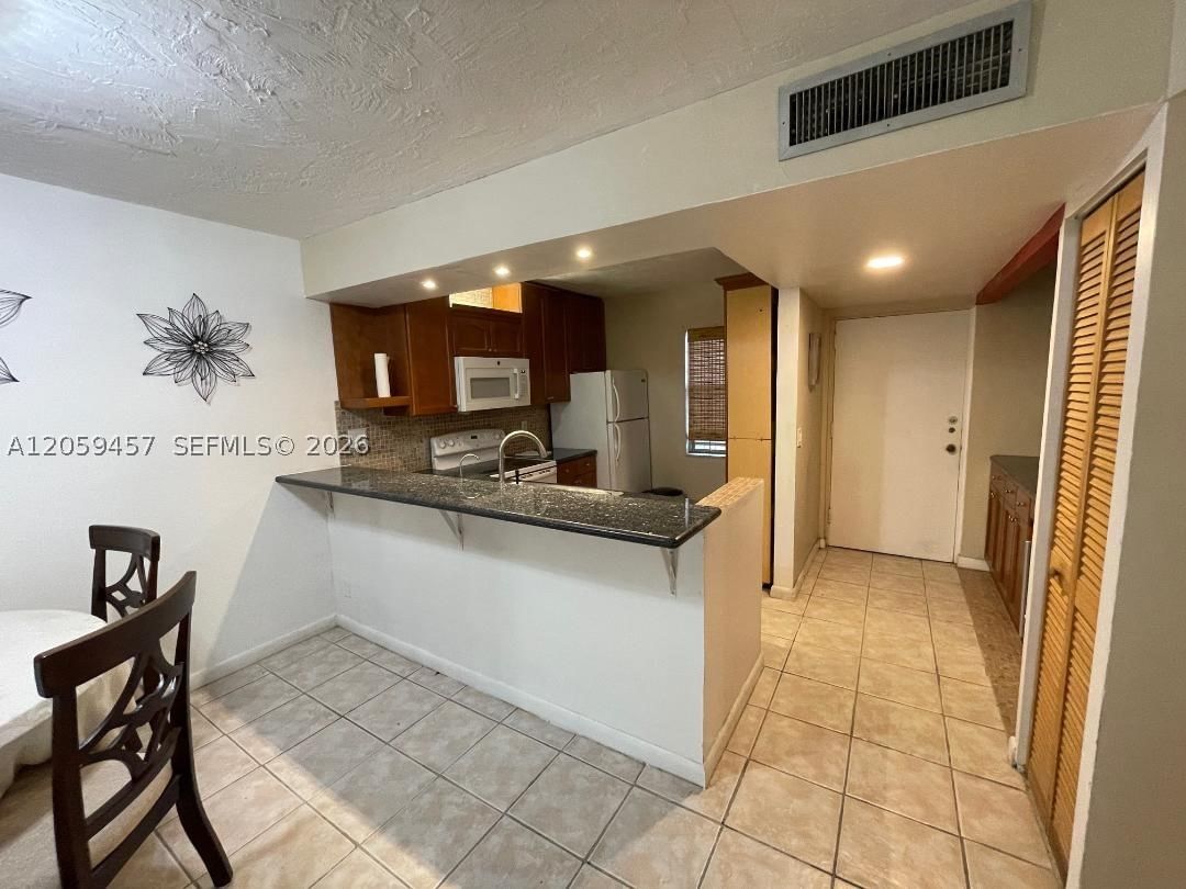 Real estate property located at 2821 Somerset Dr #312, Broward, Somerset No 1 Condo, Lauderdale Lakes, FL
