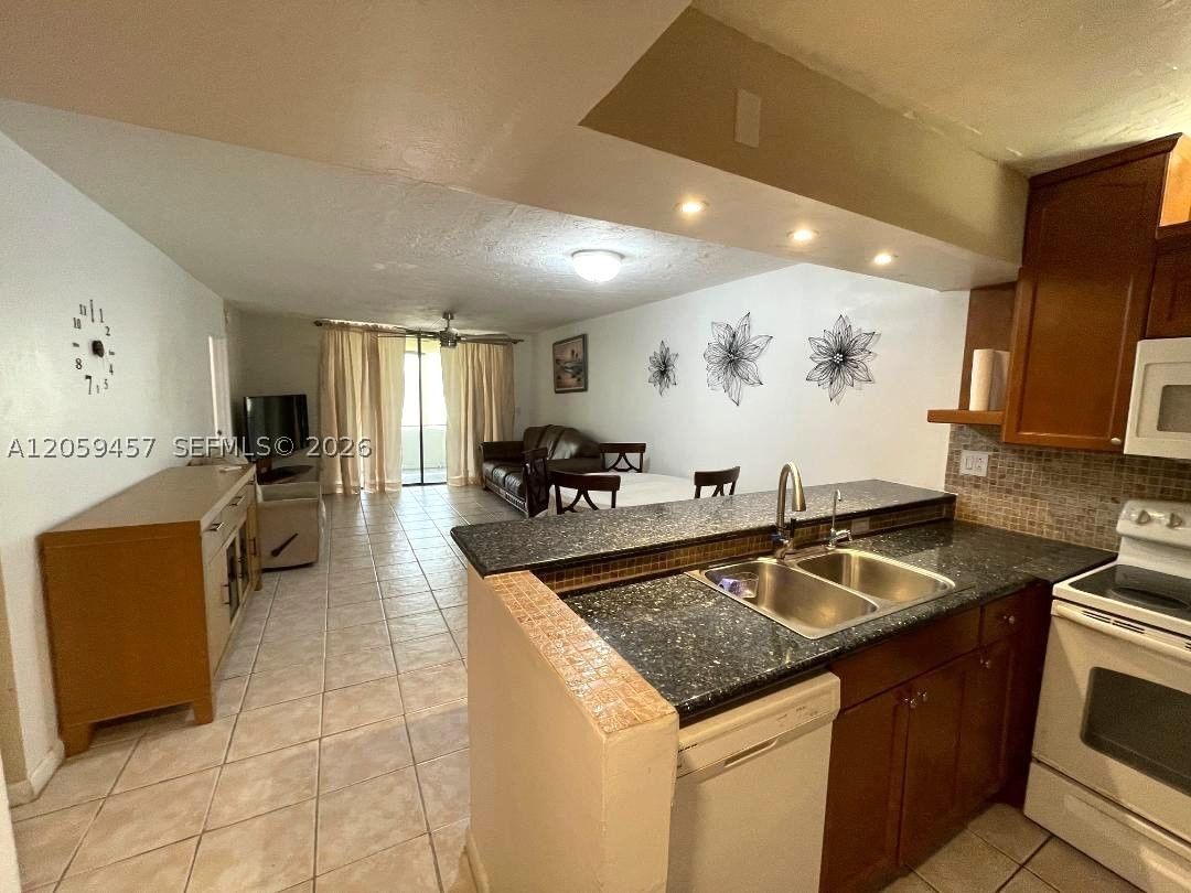 Real estate property located at 2821 Somerset Dr #312, Broward, Somerset No 1 Condo, Lauderdale Lakes, FL