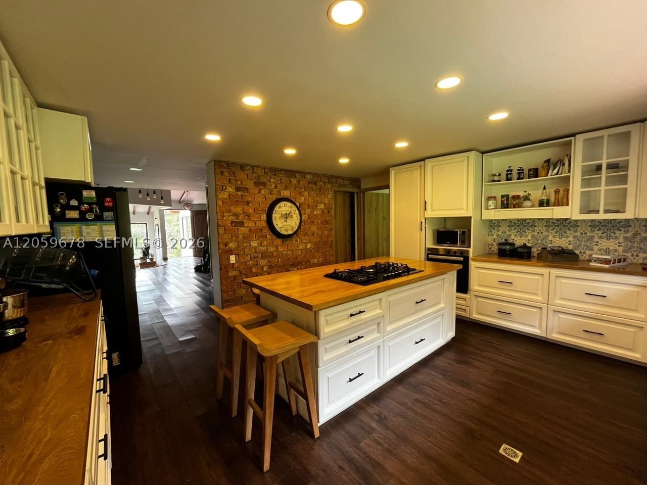 Real estate property located at 123 El Retiro, Other, La Maria, FL, CO
