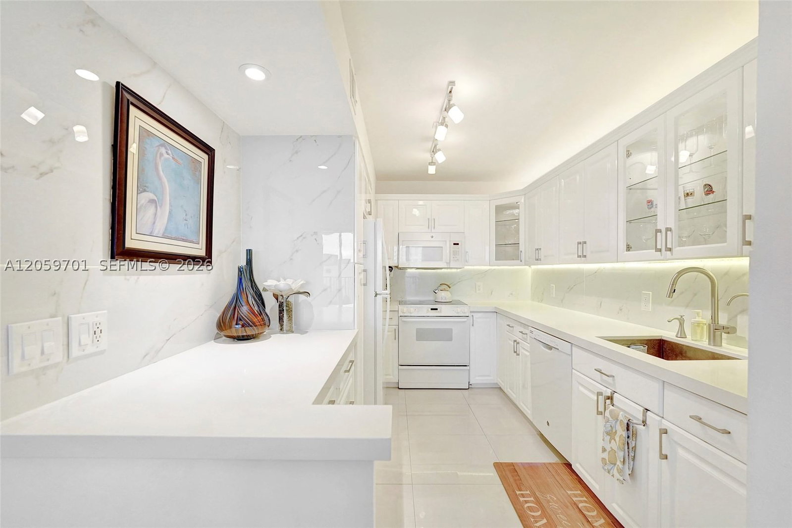 Real estate property located at 2201 Ocean Dr #604, Broward, Quadomain Tower I And Iv, Hollywood, FL
