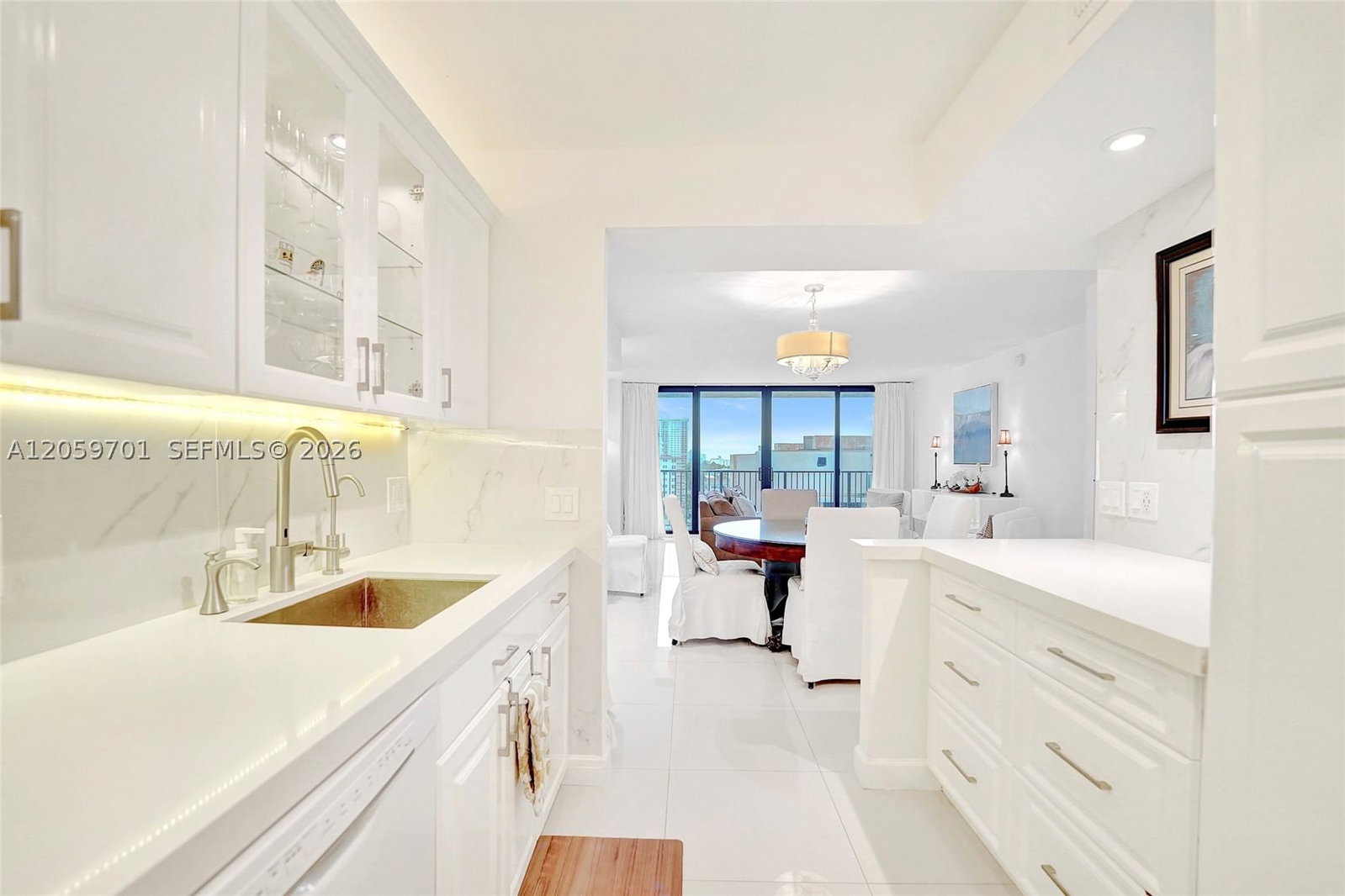 Real estate property located at 2201 Ocean Dr #604, Broward, Quadomain Tower I And Iv, Hollywood, FL