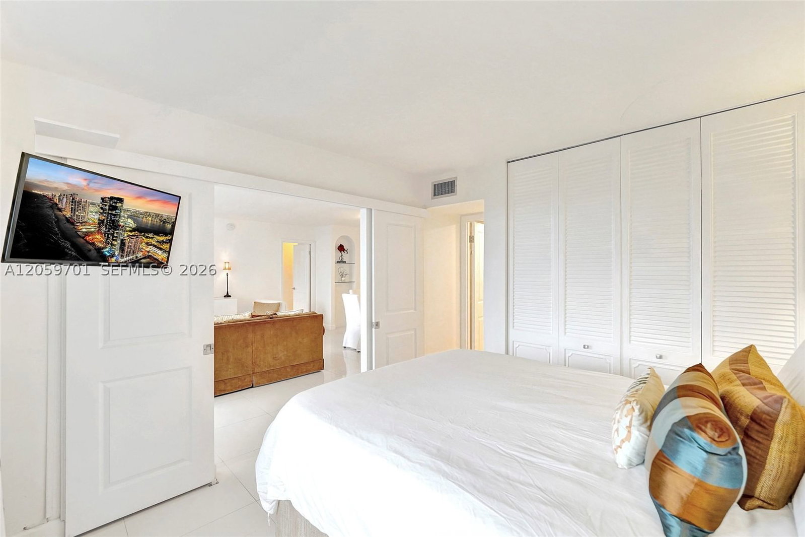 Real estate property located at 2201 Ocean Dr #604, Broward, Quadomain Tower I And Iv, Hollywood, FL