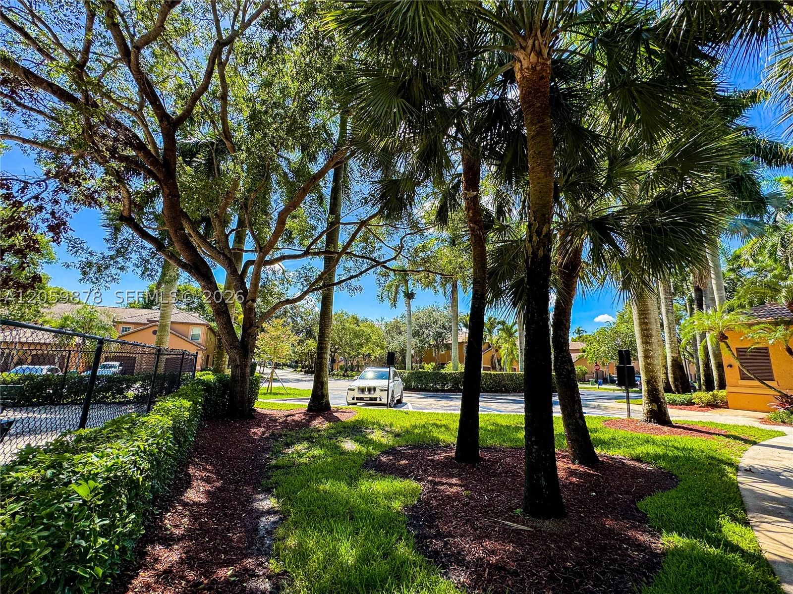 Real estate property located at 1543 Barcelona Way #5-30, Broward, Sectors 3 & 4 Boundary Pl, Weston, FL