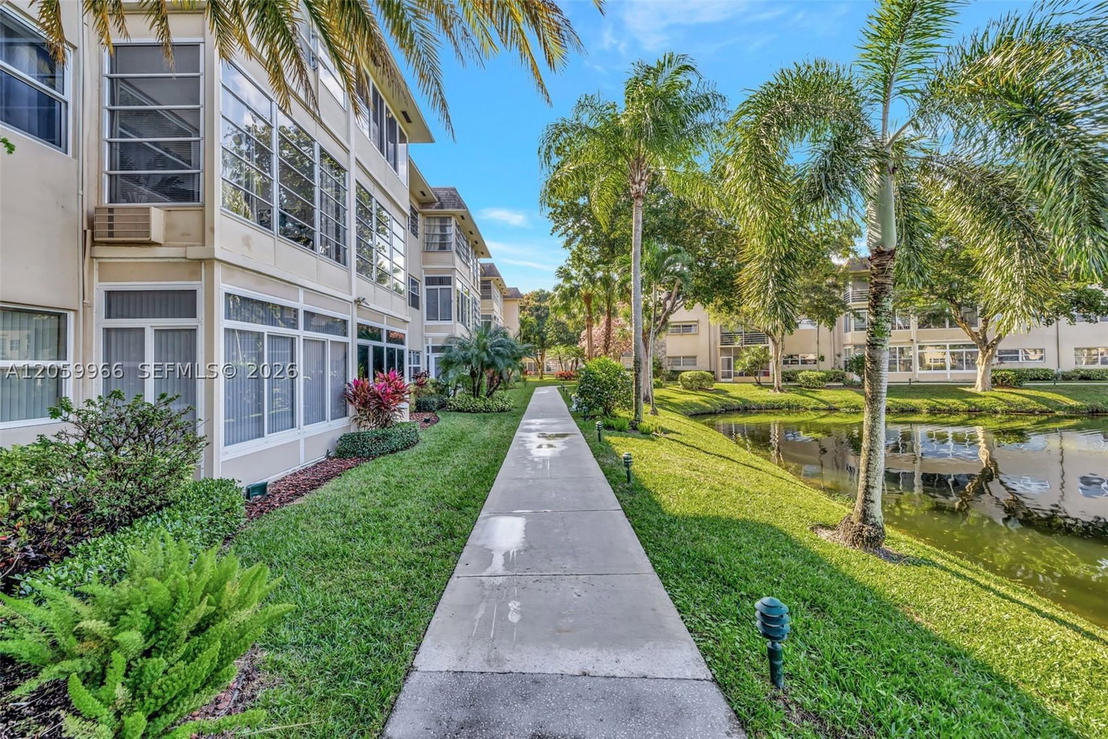 Real estate property located at 3431 50th Ave #113, Broward, Sunflower Gardens Condo, Lauderdale Lakes, FL