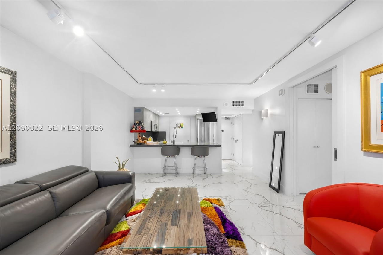 Real estate property located at 465 Ocean Dr #303, Miami-dade, Royal Atlantic Condo, Miami Beach, FL
