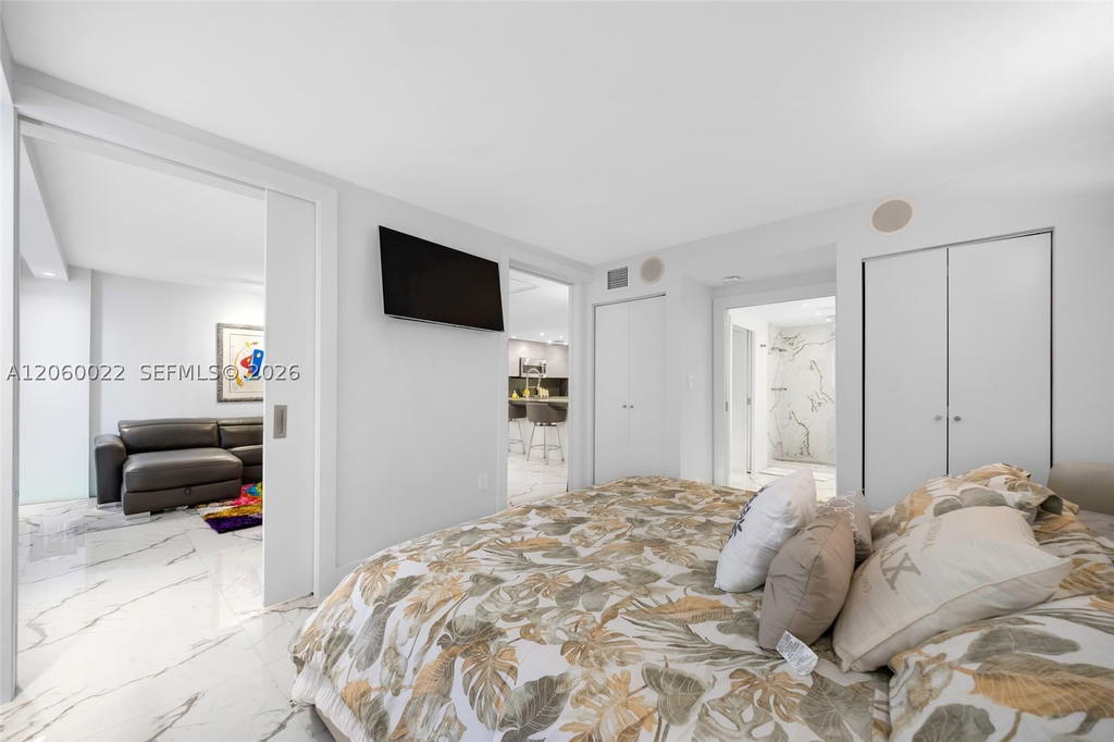 Real estate property located at 465 Ocean Dr #303, Miami-dade, Royal Atlantic Condo, Miami Beach, FL