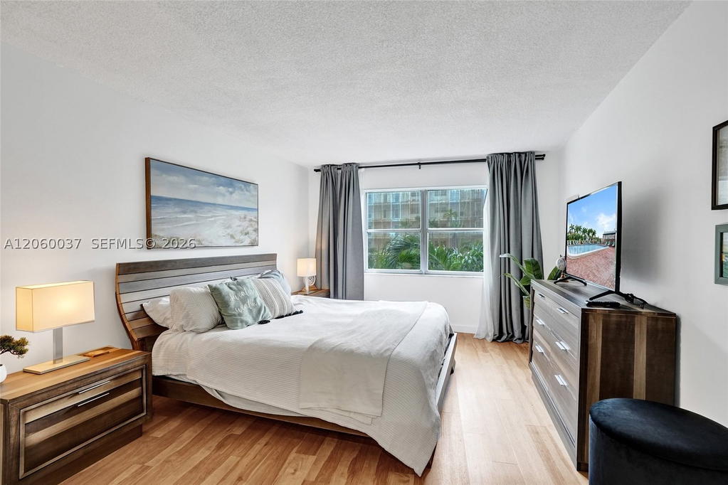Real estate property located at 401 Golden Isles Dr #302, Broward, Ocean View Towers Condo, Hallandale Beach, FL