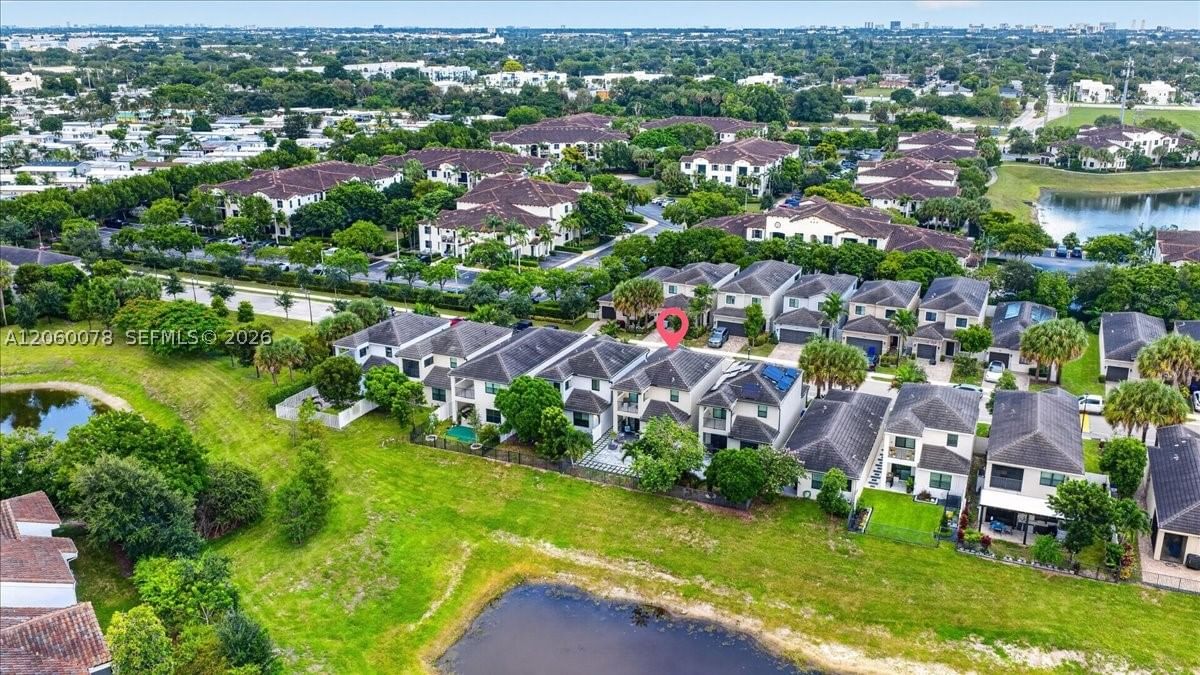 Real estate property located at 425 33rd Ln, Broward, Residences At Palm Aire, Pompano Beach, FL