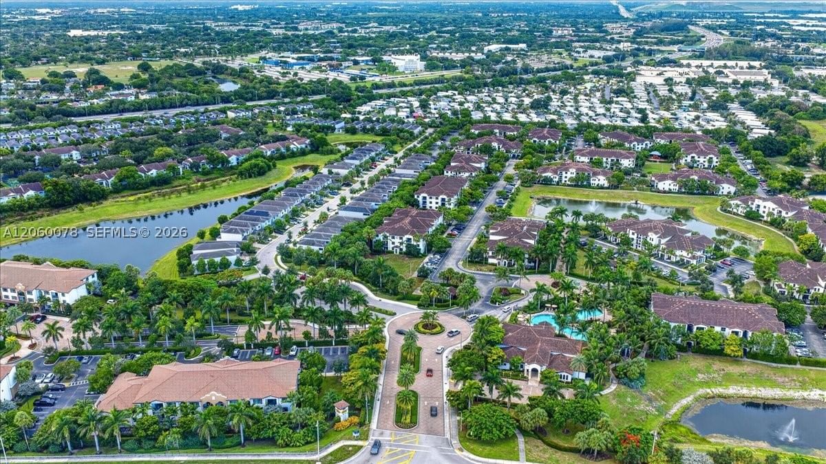 Real estate property located at 425 33rd Ln, Broward, Residences At Palm Aire, Pompano Beach, FL