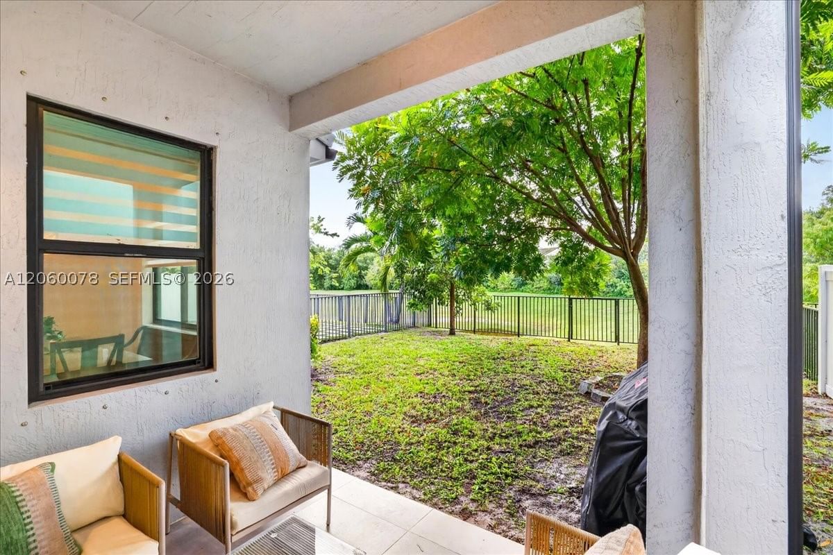 Real estate property located at 425 33rd Ln, Broward, Residences At Palm Aire, Pompano Beach, FL