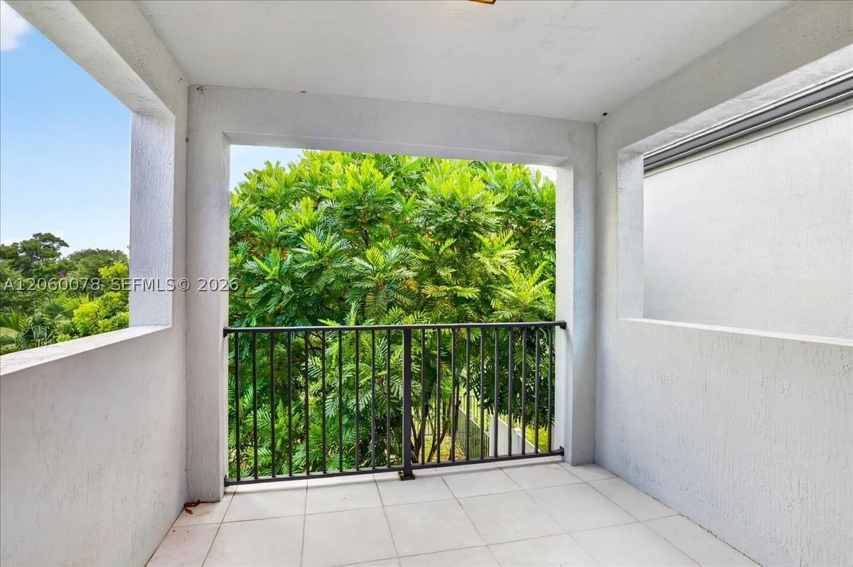 Real estate property located at 425 33rd Ln, Broward, Residences At Palm Aire, Pompano Beach, FL