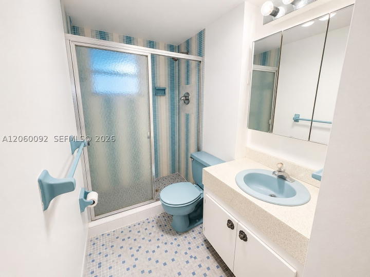 Real estate property located at 220 Kings Point Dr #211, Miami-dade, Kings Point Imperial Cond, Sunny Isles Beach, FL
