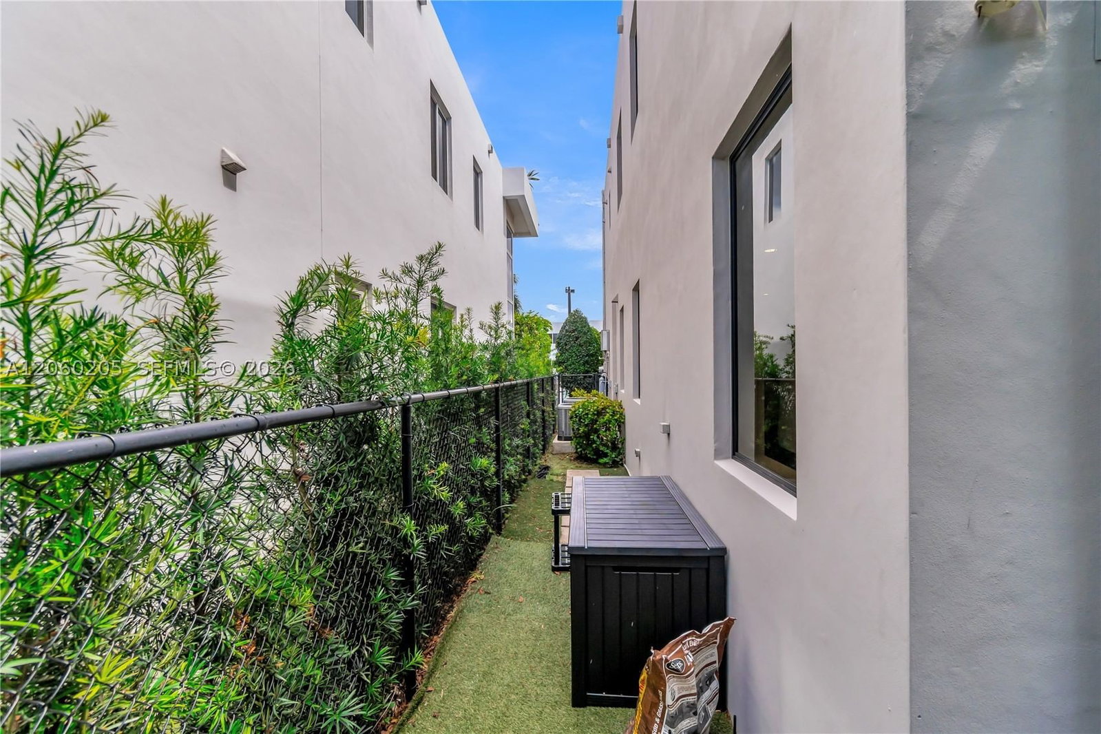 Real estate property located at 9730 74th Ter, Miami-dade, Doral Commons Residential, Doral, FL