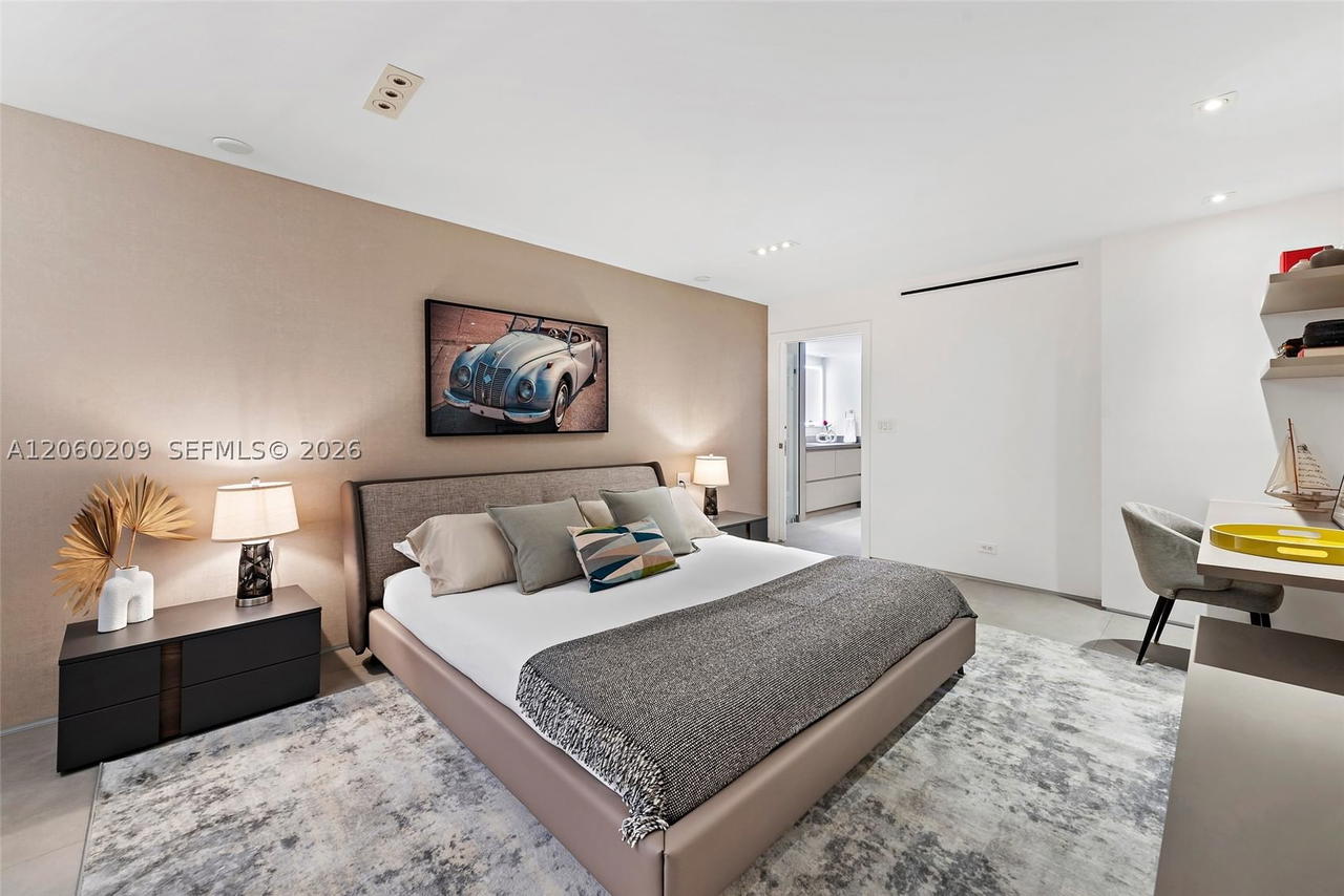 Real estate property located at 2301 Collins Ave #1003/1004, Miami-dade, Roney Palace Condo, Miami Beach, FL