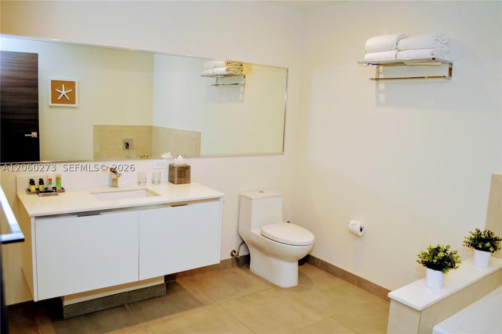 Real estate property located at 777 Ocean Dr N522, Broward, Costa Hollywood Condo, Hollywood, FL