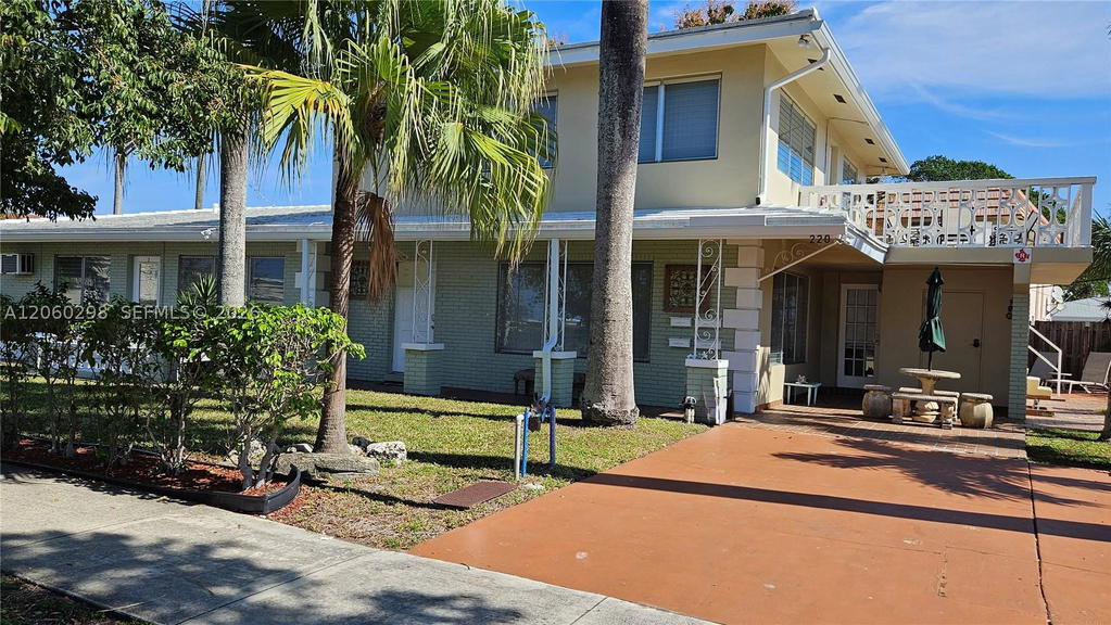 Real estate property located at 220 12th Ave, Broward, The Cove, Deerfield Beach, FL